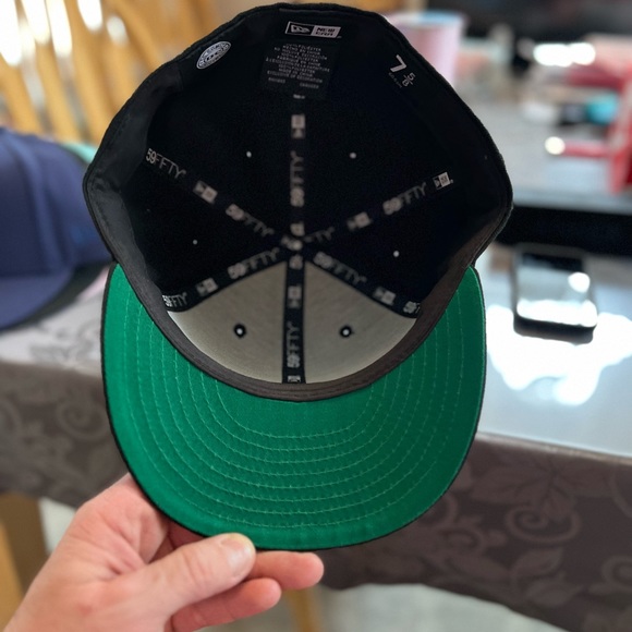 New Era “Buddy the Elf” 59fifty - Picture 4 of 5